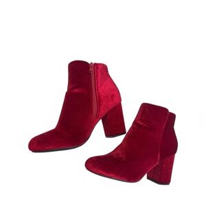 Red Velvet Paisley Floral Block Heel Ankle Boots Size 7.5 Party Statement
